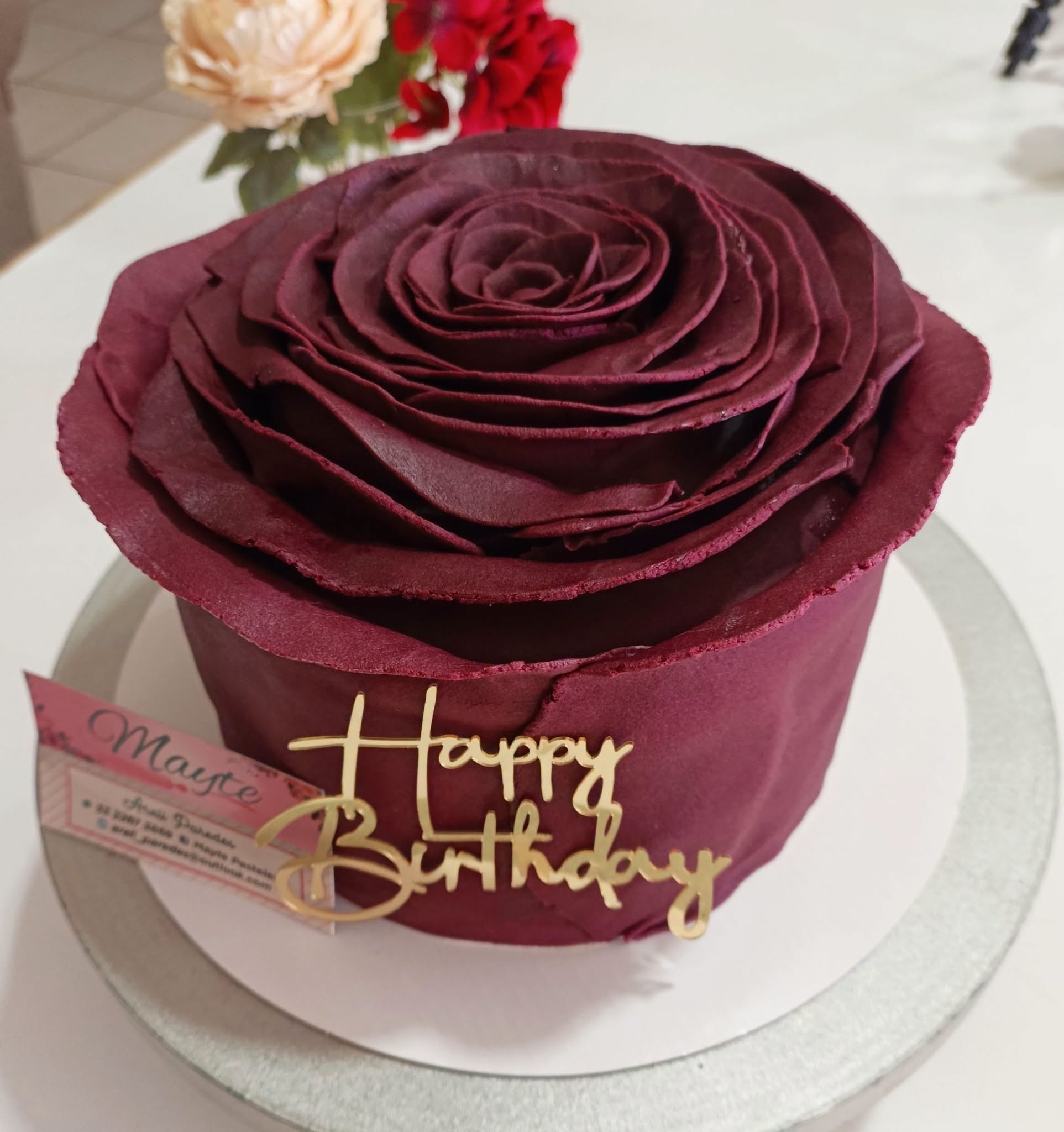 Pastel Príncipe con corona en fondant y tres leches de Mayte Pastelería